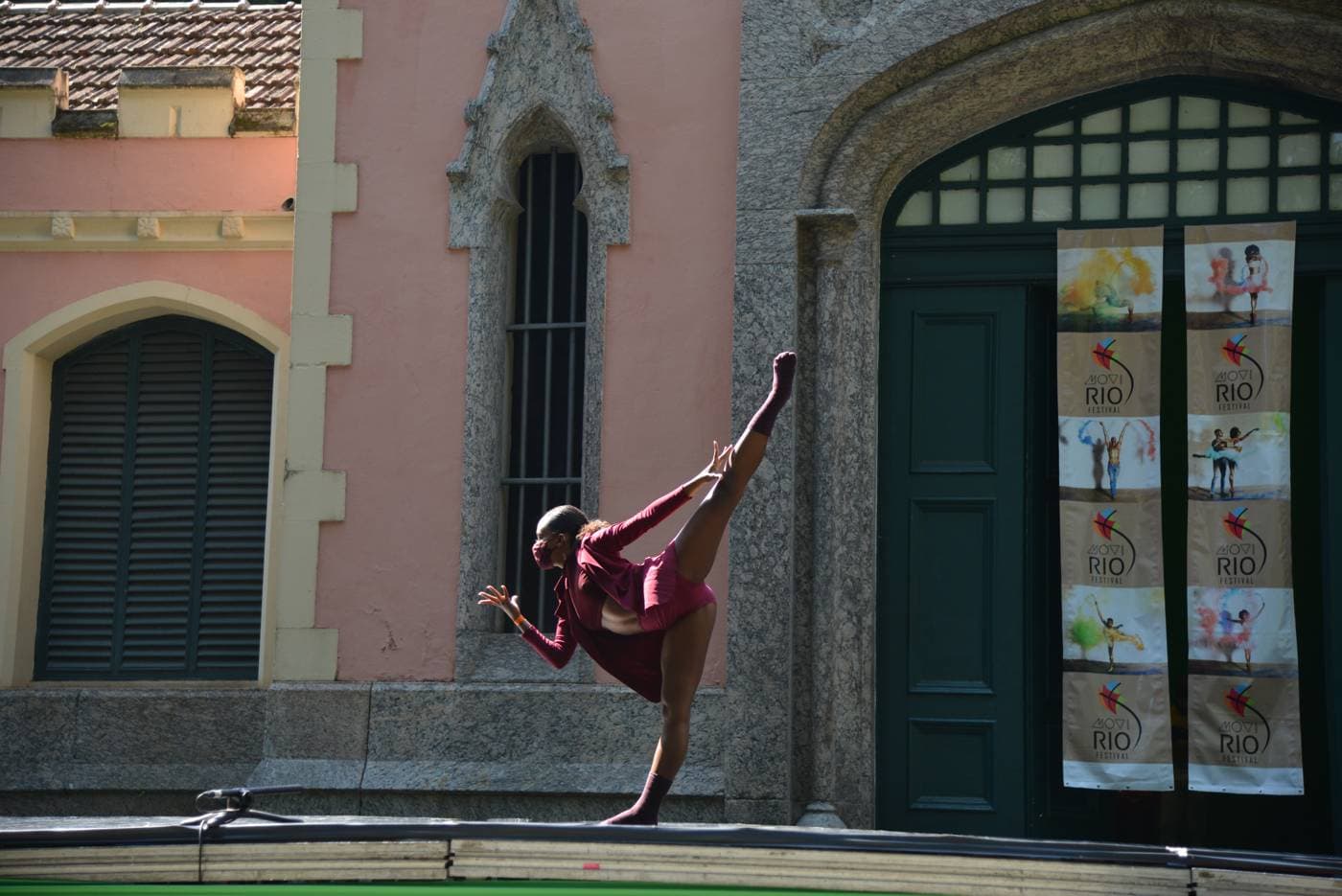 A Biblioteca Parque Estadual como palco de dança: arte e saber no mesmo espaço