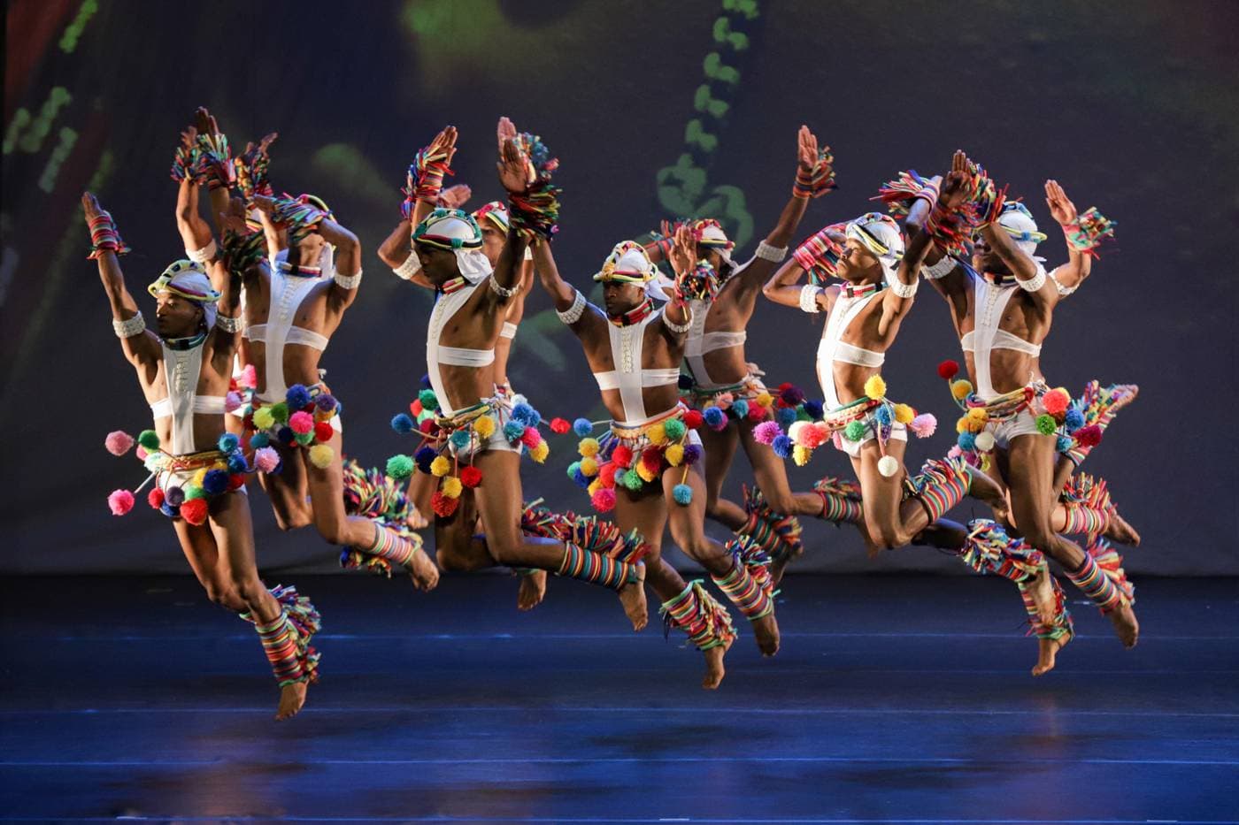 Dança afro e samba no MoviRio: quando a identidade brasileira sobe ao palco