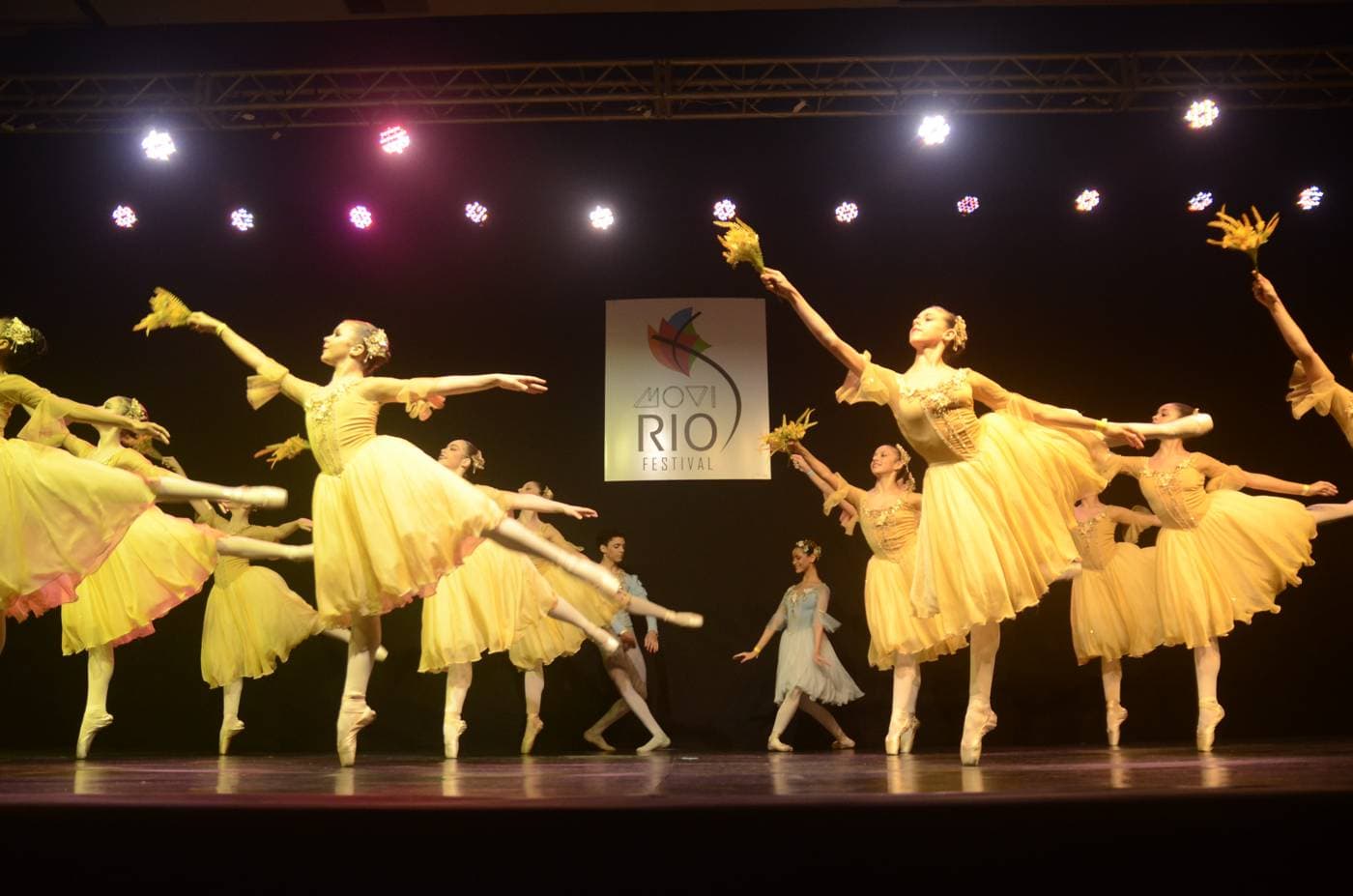 MoviRio nas Páginas da Caras SP: Quando a Dança Entra no Mundo das Celebridades
